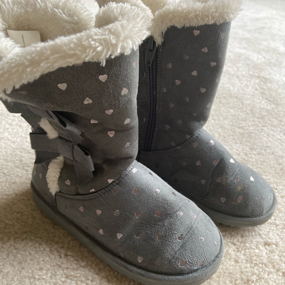 Cozy adorable grey girls boots